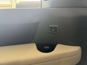 Land Rover Defender 110 D300 MHEV — photo 18