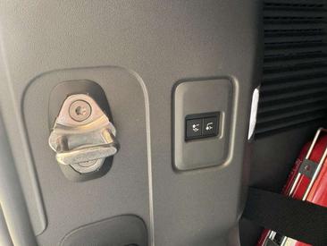 Land Rover Defender 110 D300 MHEV — photo 20
