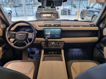 Land Rover Defender 110 D300 MHEV — photo 21