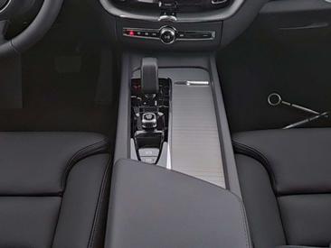 Volvo XC60 B5 — photo 6