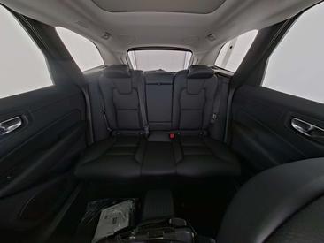 Volvo XC60 B5 — photo 7