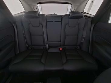 Volvo XC60 B5 — photo 12