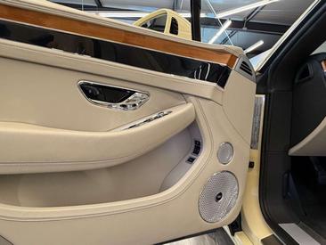 Bentley Continental GTC Cabriolet V8 — photo 10