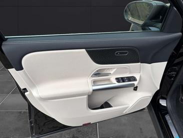Mercedes EQA 250 — photo 9