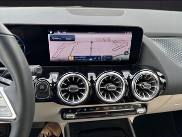 Mercedes EQA 250 — photo 10