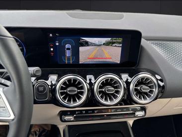 Mercedes EQA 250 — photo 11