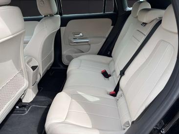 Mercedes EQA 250 — photo 13