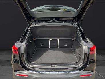 Mercedes EQA 250 — photo 15