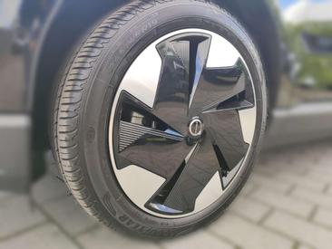 Volvo EX30 — photo 10