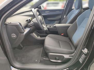 Volvo EX30 — photo 14
