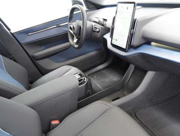 Volvo EX30 AWD — photo 12