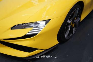 Ferrari SF90 Spider — photo 37
