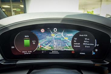 Porsche Macan Electric — photo 10