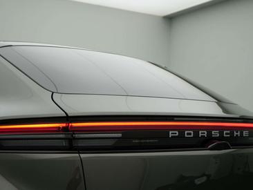 Porsche Macan Electric — photo 13