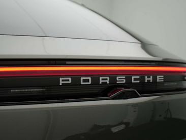 Porsche Macan Electric — photo 14