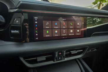 Porsche Macan Electric — photo 14
