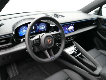 Porsche Macan Electric — photo 16