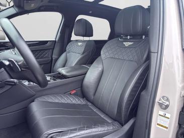 Bentley Bentayga W12 — photo 9