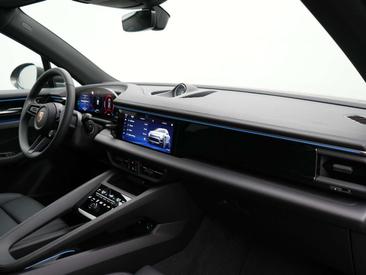 Porsche Macan Electric — photo 19