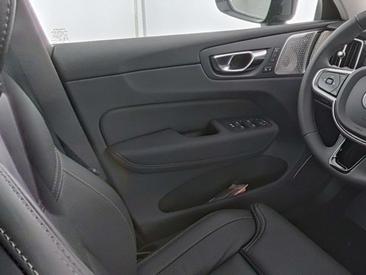 Volvo XC60 B5 — photo 10