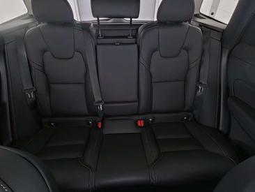 Volvo XC60 B5 — photo 11
