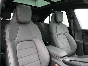 Porsche Macan Electric — photo 21