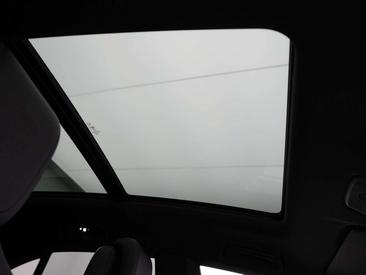 Porsche Macan Electric — photo 22