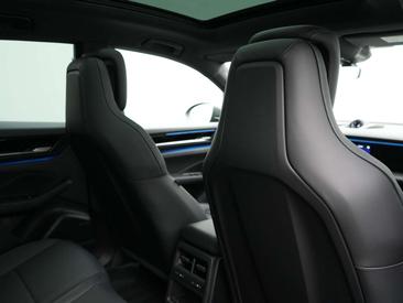 Porsche Macan Electric — photo 23