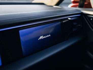 Porsche Macan Electric — photo 20