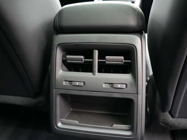 Porsche Macan Electric — photo 26