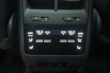 Porsche Macan Electric — photo 24