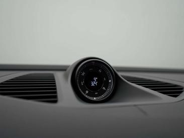Porsche Macan Electric — photo 30
