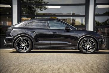 Porsche Macan Electric — photo 29