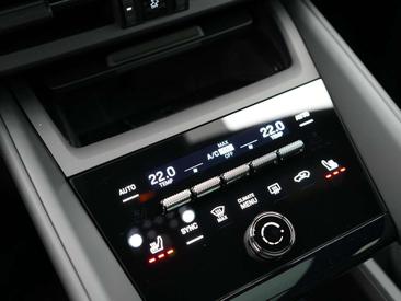 Porsche Macan Electric — photo 33