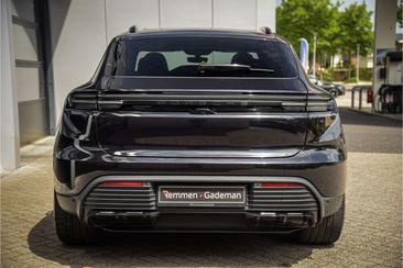 Porsche Macan Electric — photo 31