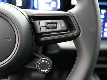 Porsche Macan Electric — photo 34