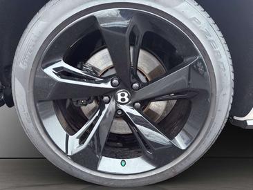 Bentley Bentayga W12 — photo 24