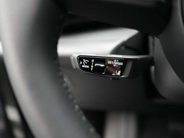 Porsche Macan Electric — photo 36