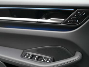 Porsche Macan Electric — photo 37