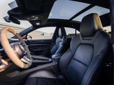 Porsche Macan Electric — photo 26
