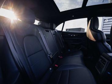 Porsche Macan Electric — photo 28