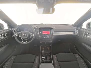 Volvo XC40 B4 — photo 5