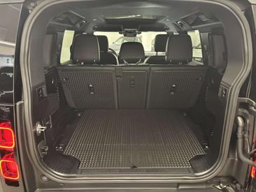 Land Rover Defender 90 D200 MHEV — photo 10