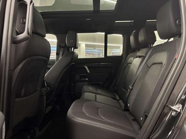 Land Rover Defender 90 D200 MHEV — photo 13