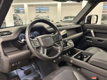 Land Rover Defender 90 D200 MHEV — photo 16