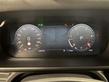 Land Rover Defender 90 D200 MHEV — photo 20