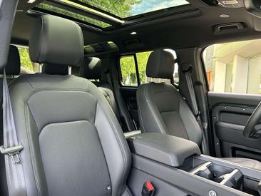 Land Rover Defender 130 D300 MHEV — photo 3