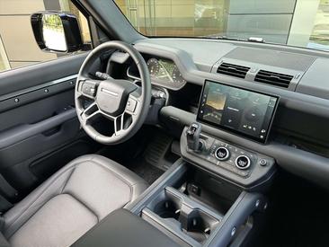 Land Rover Defender 130 D300 MHEV — photo 4