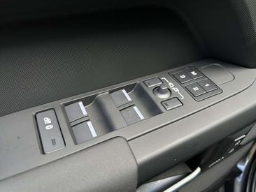 Land Rover Defender 130 D300 MHEV — photo 8