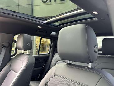 Land Rover Defender 130 D300 MHEV — photo 11